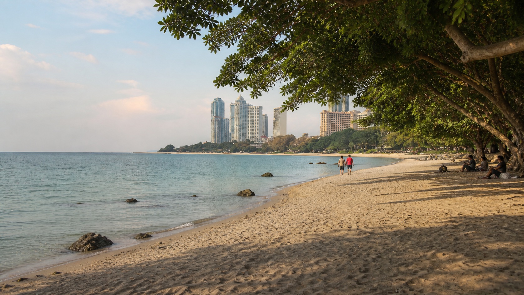 บรรยากาศช่วงบ่ายริมชายหาดวงศ์อมาตย์